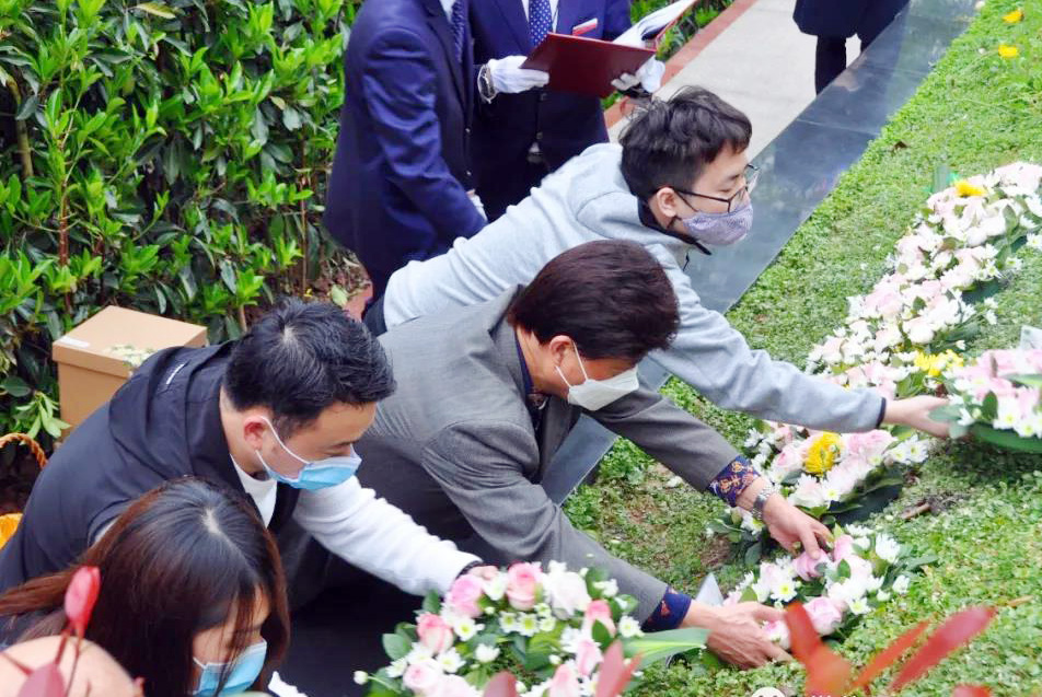 长松寺集体生态葬安葬活动